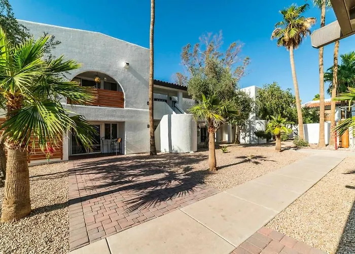 21- Modern Paradise Heated Pool *